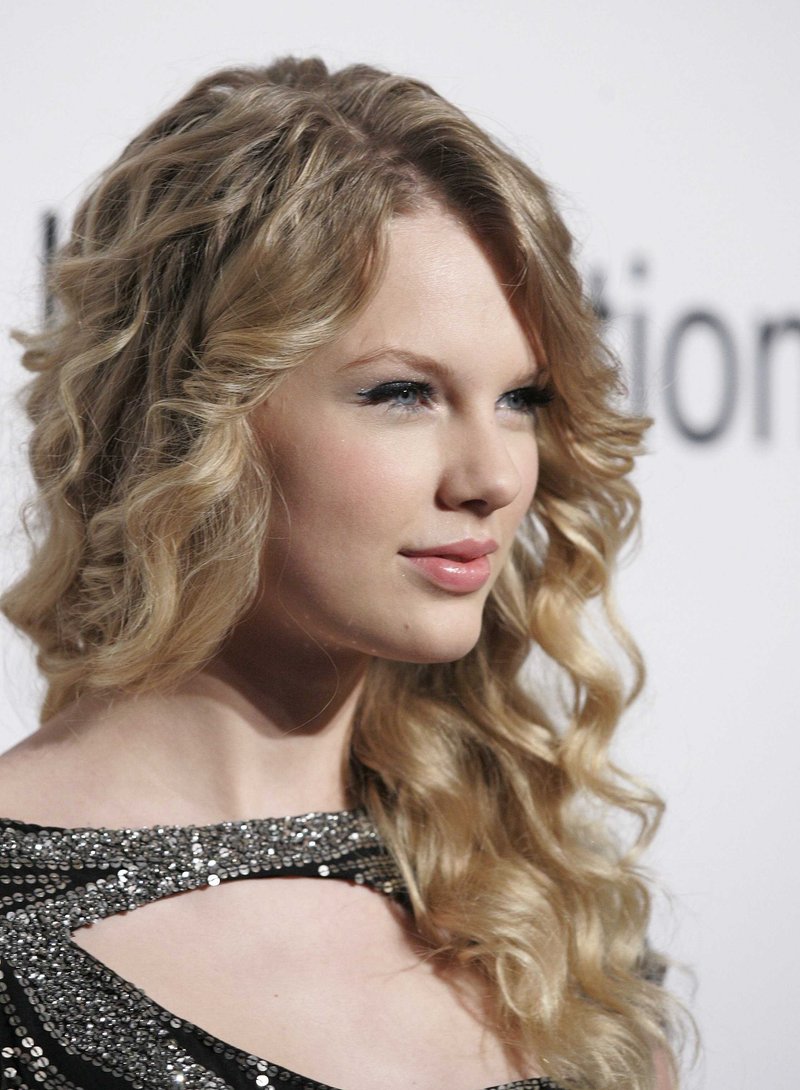 Taylor Swift — 51st Annual GRAMMY Awards - Salute To Icons: Clive Davis — photo 54