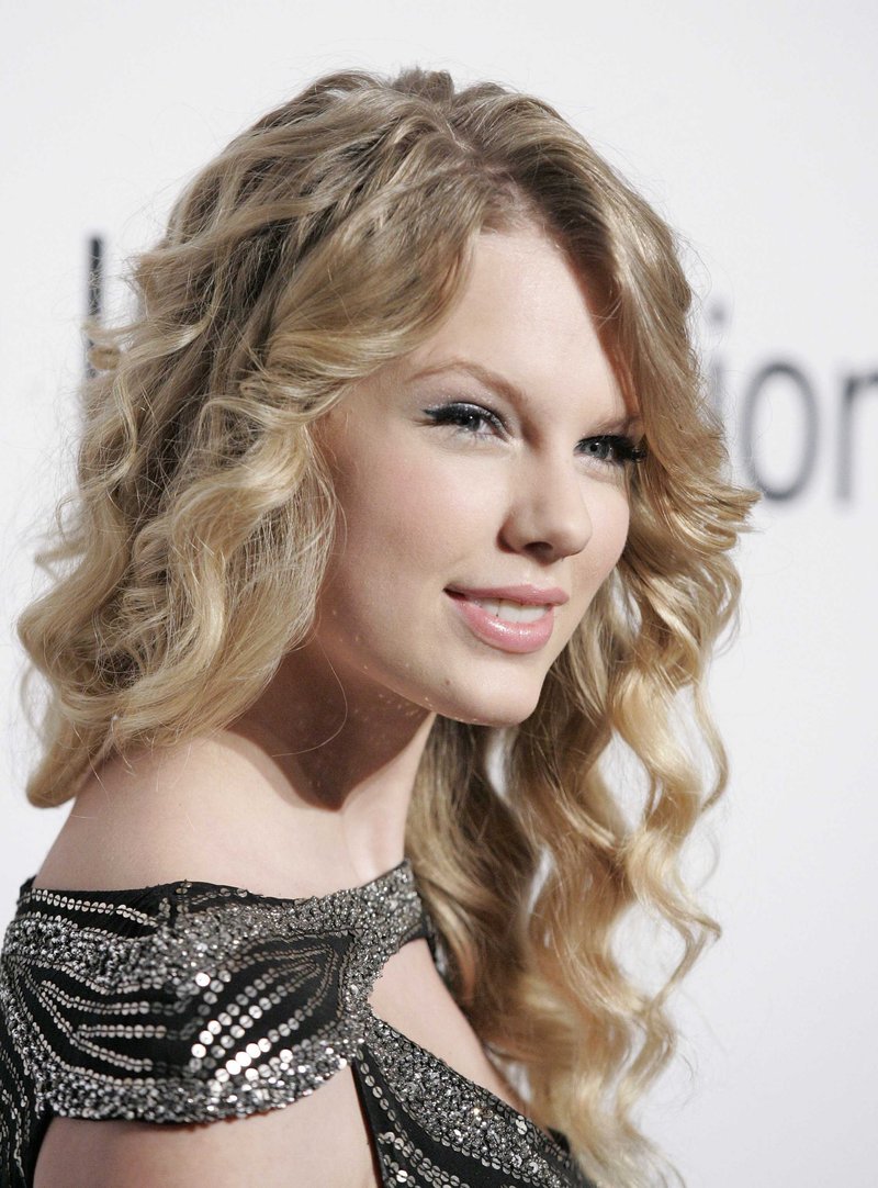 Taylor Swift — 51st Annual GRAMMY Awards - Salute To Icons: Clive Davis — photo 55