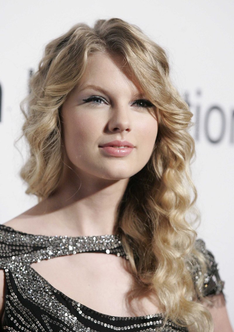 Taylor Swift — 51st Annual GRAMMY Awards - Salute To Icons: Clive Davis — photo 57
