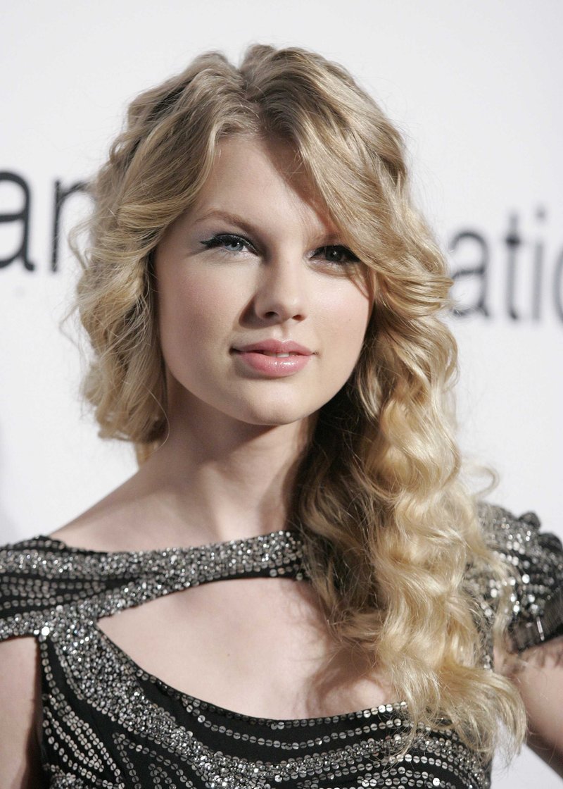 Taylor Swift — 51st Annual GRAMMY Awards - Salute To Icons: Clive Davis — photo 59