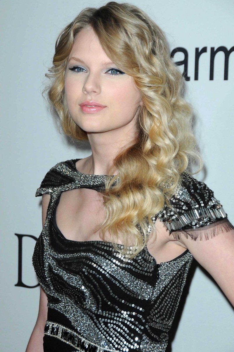 Taylor Swift — 51st Annual GRAMMY Awards - Salute To Icons: Clive Davis — photo 63