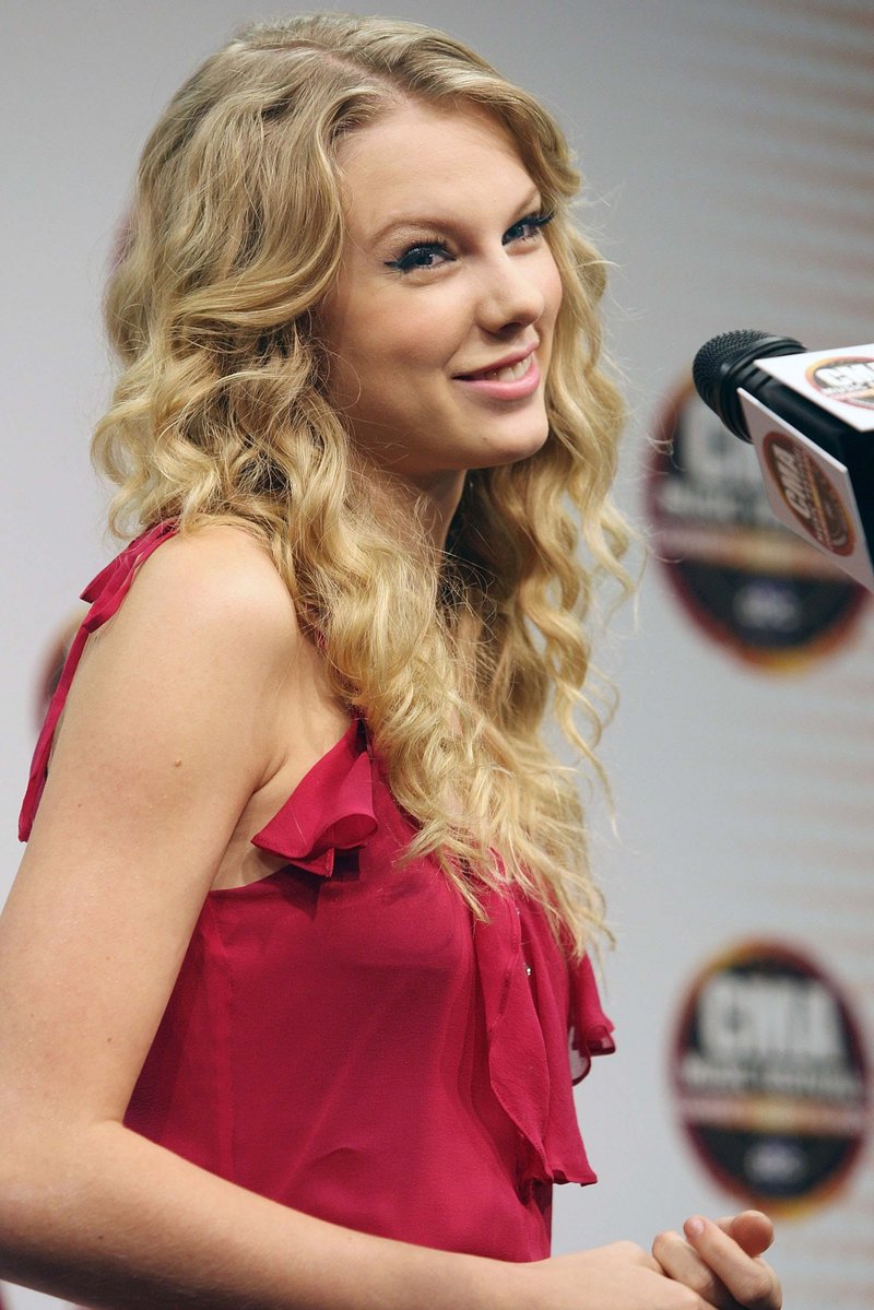 Taylor Swift — 2009 CMA Music Festival Press Conference — photo 2