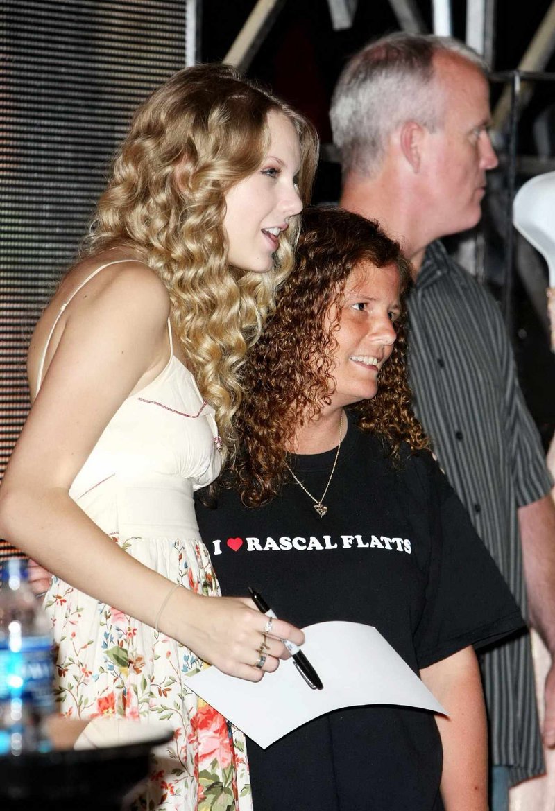 Taylor Swift — 2009 CMA Music Festival — photo 2