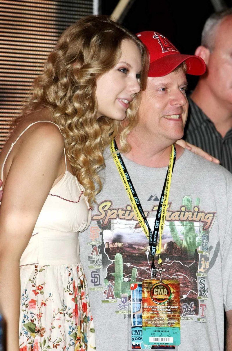 Taylor Swift — 2009 CMA Music Festival — photo 3