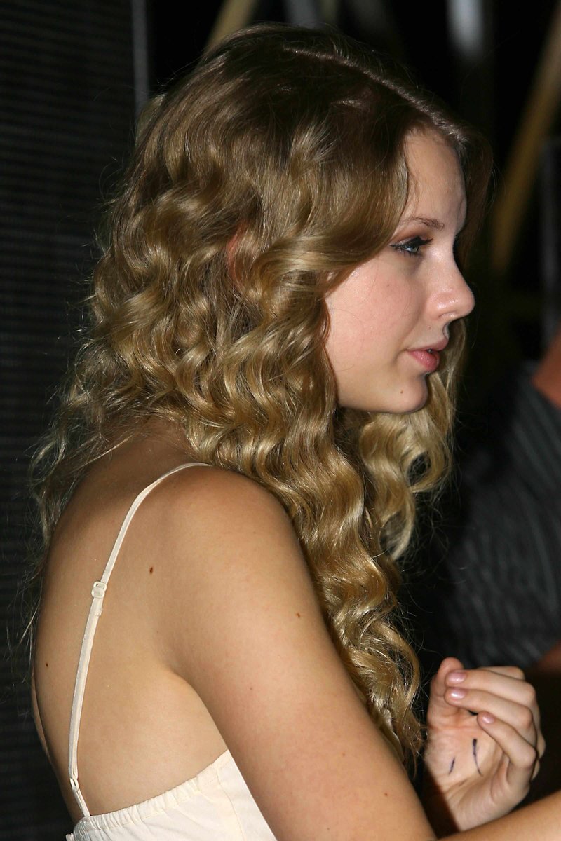 Taylor Swift — 2009 CMA Music Festival — photo 17