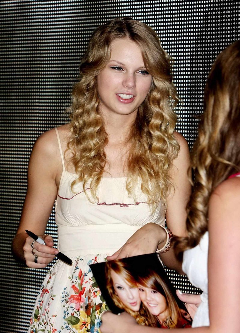 Taylor Swift — 2009 CMA Music Festival — photo 35