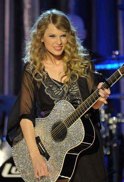 Taylor Swift at 13th Annual Unforgettable Evening Benefitting EIF — photo 8