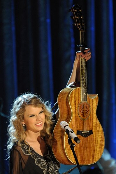 Taylor Swift at 13th Annual Unforgettable Evening Benefitting EIF — photo 11
