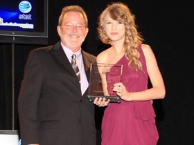 Taylor Swift at 40th Anniversary Nashville Songwriters Hall of Fame Dinner & Induction Ceremony — photo 3