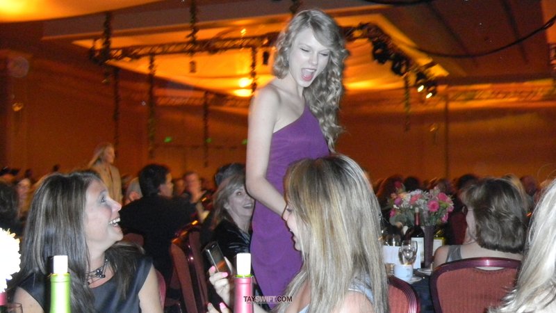 Taylor Swift at 40th Anniversary Nashville Songwriters Hall of Fame Dinner & Induction Ceremony — photo 5