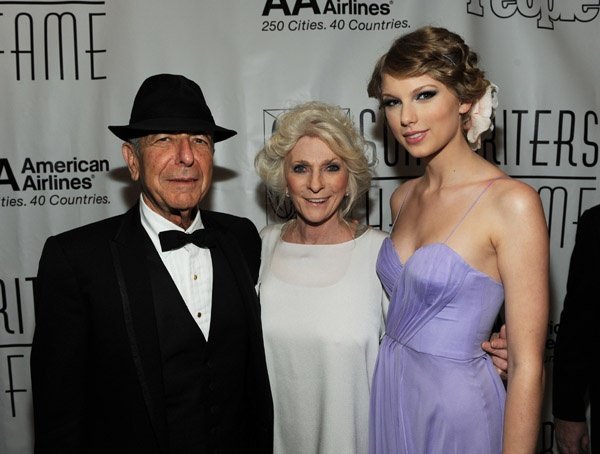 Taylor Swift at 41st Annual Songwriters Hall of Fame Ceremony — photo 15