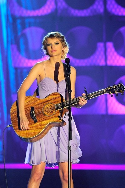 Taylor Swift at 41st Annual Songwriters Hall of Fame Ceremony — photo 31