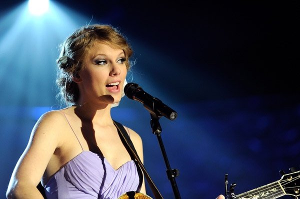 Taylor Swift at 41st Annual Songwriters Hall of Fame Ceremony — photo 37