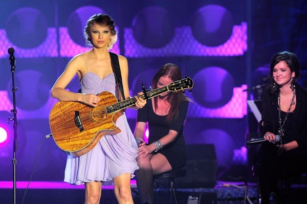 Taylor Swift at 41st Annual Songwriters Hall of Fame Ceremony — photo 39