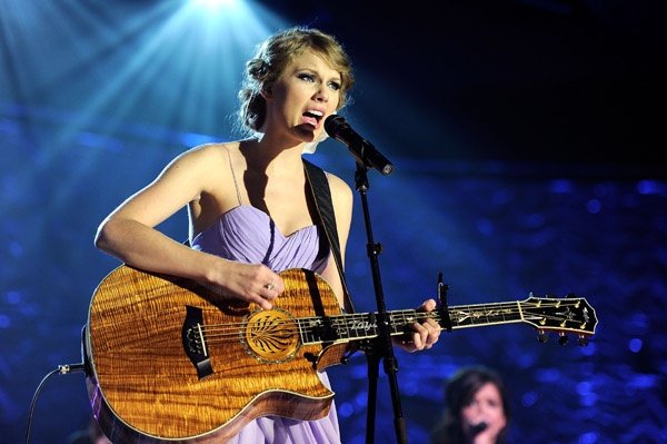 Taylor Swift at 41st Annual Songwriters Hall of Fame Ceremony — photo 40