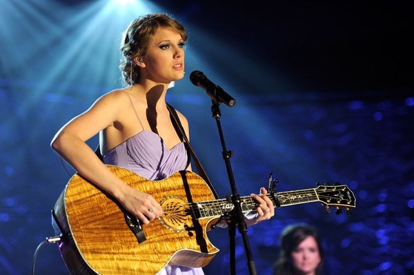 Taylor Swift at 41st Annual Songwriters Hall of Fame Ceremony — photo 42
