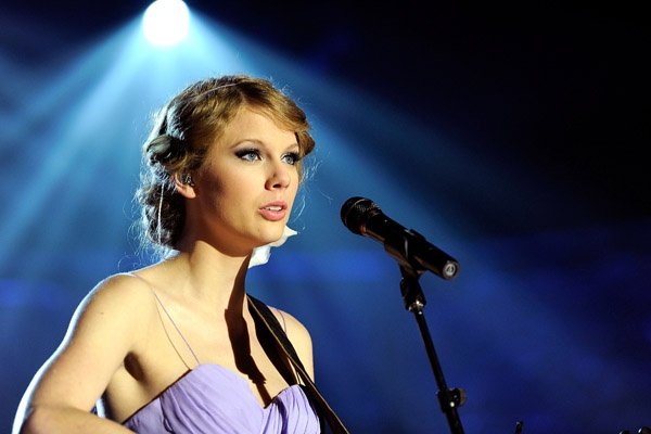 Taylor Swift at 41st Annual Songwriters Hall of Fame Ceremony — photo 43