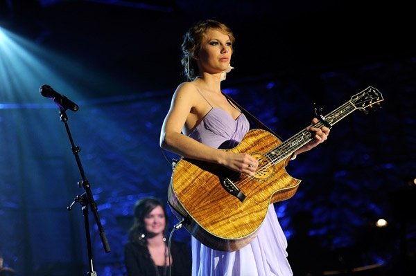 Taylor Swift at 41st Annual Songwriters Hall of Fame Ceremony — photo 48