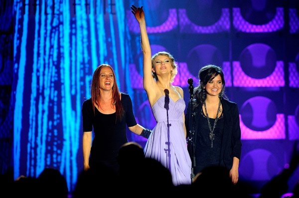 Taylor Swift at 41st Annual Songwriters Hall of Fame Ceremony — photo 50