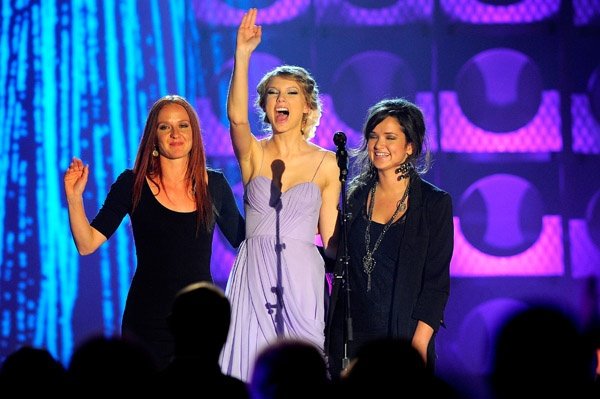 Taylor Swift at 41st Annual Songwriters Hall of Fame Ceremony — photo 51