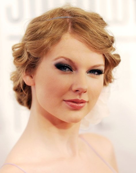 Taylor Swift at 41st Annual Songwriters Hall of Fame Ceremony — photo 63