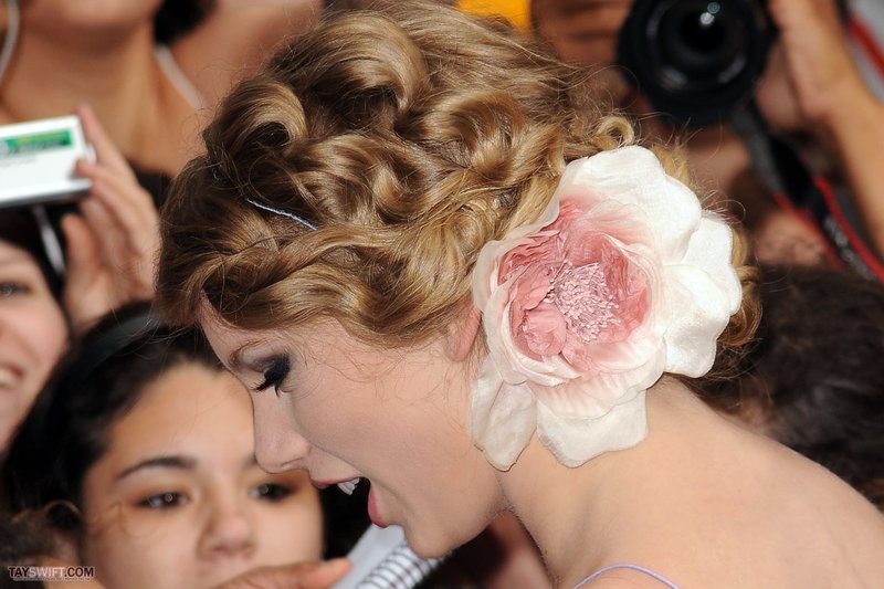 Taylor Swift at 41st Annual Songwriters Hall of Fame Ceremony — photo 86