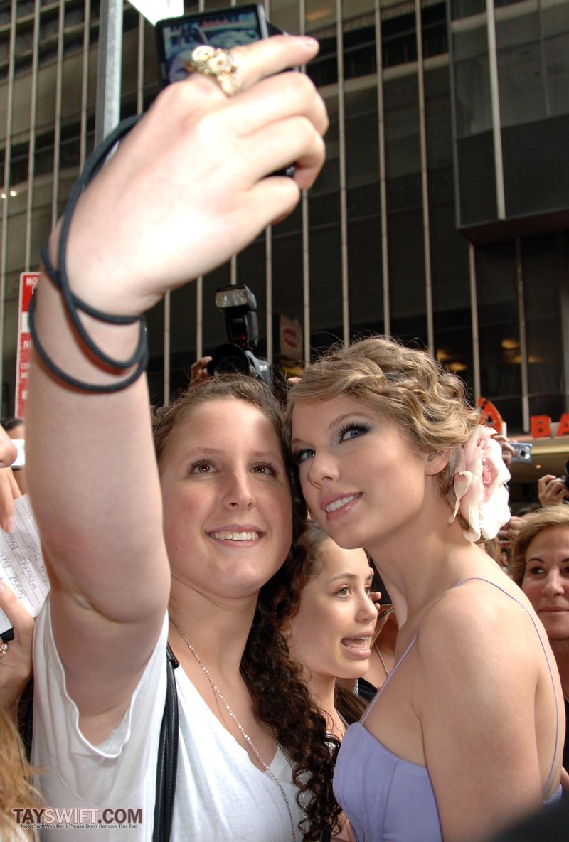 Taylor Swift at 41st Annual Songwriters Hall of Fame Ceremony — photo 94