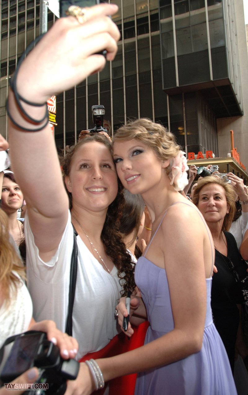 Taylor Swift at 41st Annual Songwriters Hall of Fame Ceremony — photo 96