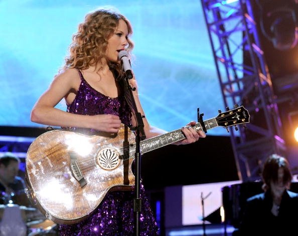 Taylor Swift at Brooks & Dunn's Tribute Concert: The Last Rodeo — photo 3