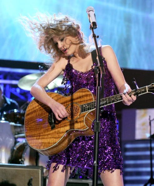 Taylor Swift at Brooks & Dunn's Tribute Concert: The Last Rodeo — photo 7