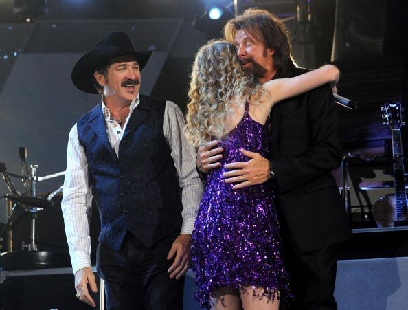 Taylor Swift at Brooks & Dunn's Tribute Concert: The Last Rodeo — photo 12