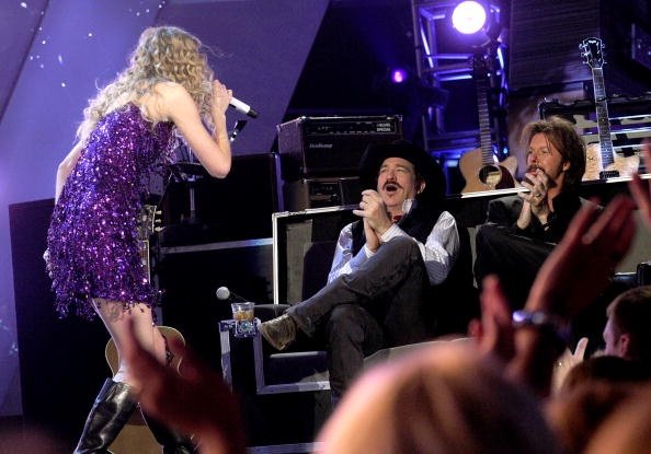 Taylor Swift at Brooks & Dunn's Tribute Concert: The Last Rodeo — photo 14