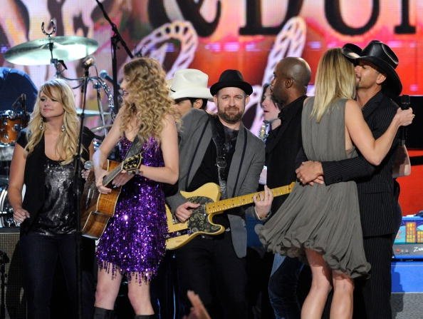 Taylor Swift at Brooks & Dunn's Tribute Concert: The Last Rodeo — photo 19