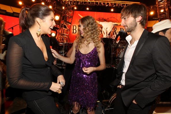 Taylor Swift at Brooks & Dunn's Tribute Concert: The Last Rodeo — photo 24