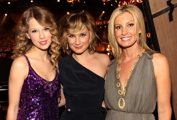 Taylor Swift at Brooks & Dunn's Tribute Concert: The Last Rodeo — photo 29