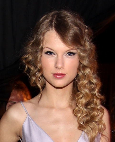 Taylor Swift at Brooks & Dunn's Tribute Concert: The Last Rodeo — photo 39