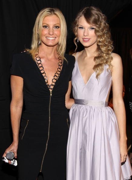 Taylor Swift at Brooks & Dunn's Tribute Concert: The Last Rodeo — photo 46