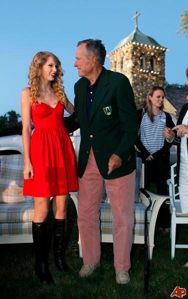 Taylor Swift at CMT Premieres: Taylor Swift "Mine" — photo 6