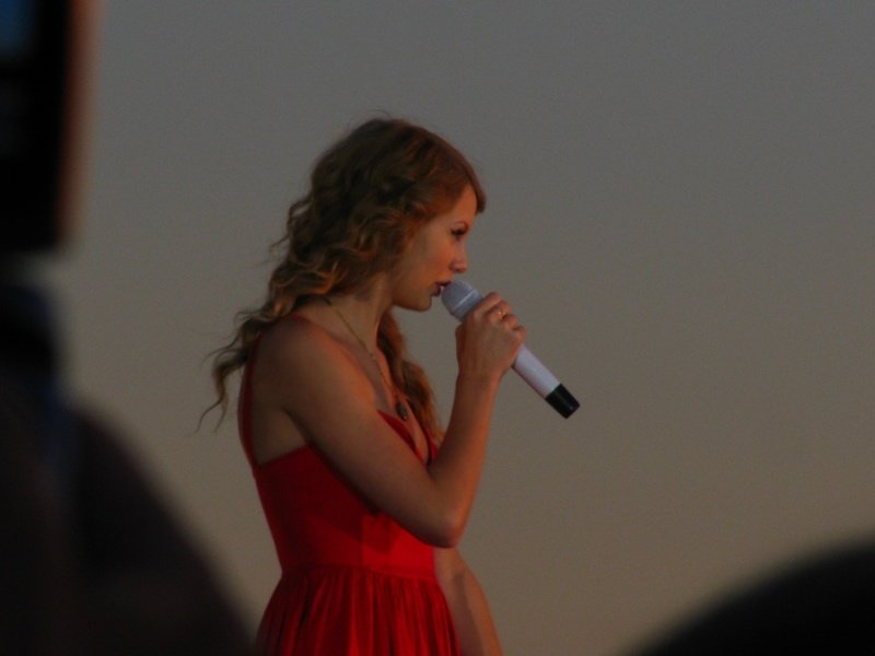 Taylor Swift at CMT Premieres: Taylor Swift "Mine" — photo 16