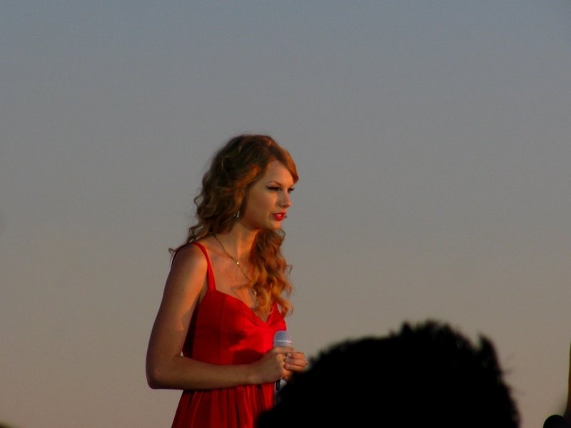 Taylor Swift at CMT Premieres: Taylor Swift "Mine" — photo 17