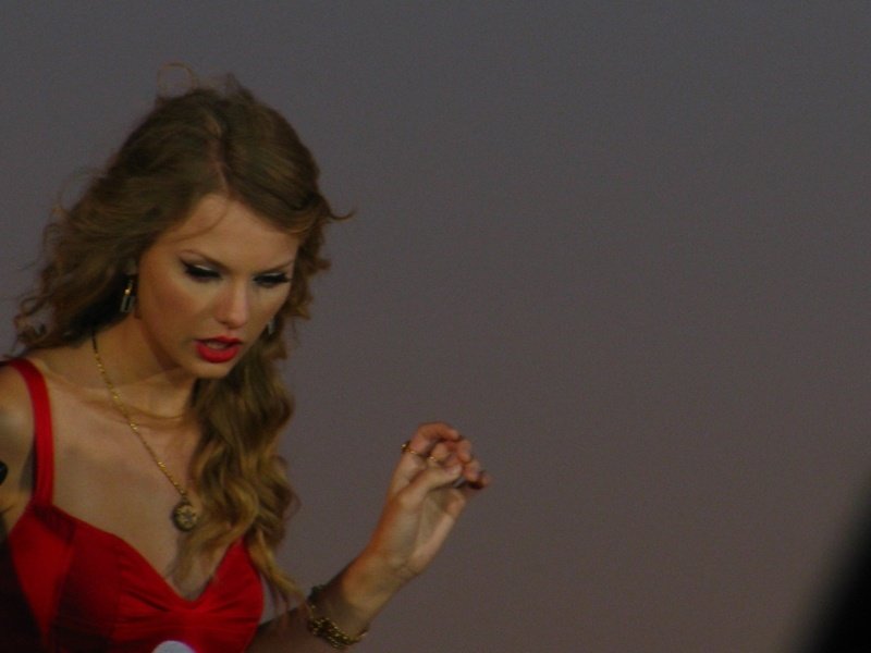 Taylor Swift at CMT Premieres: Taylor Swift "Mine" — photo 23