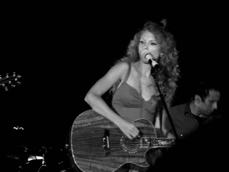 Taylor Swift at CMT Premieres: Taylor Swift "Mine" — photo 28