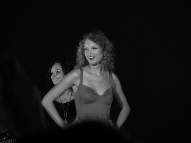 Taylor Swift at CMT Premieres: Taylor Swift "Mine" — photo 30