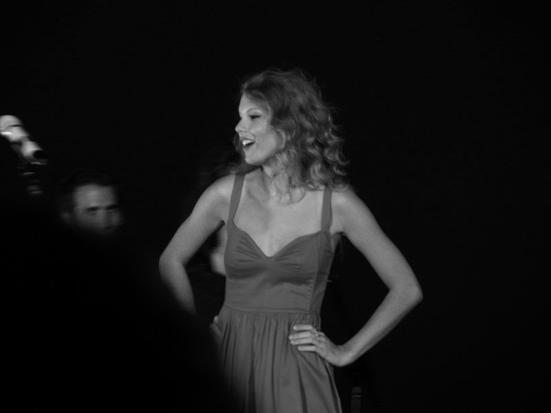 Taylor Swift at CMT Premieres: Taylor Swift "Mine" — photo 31