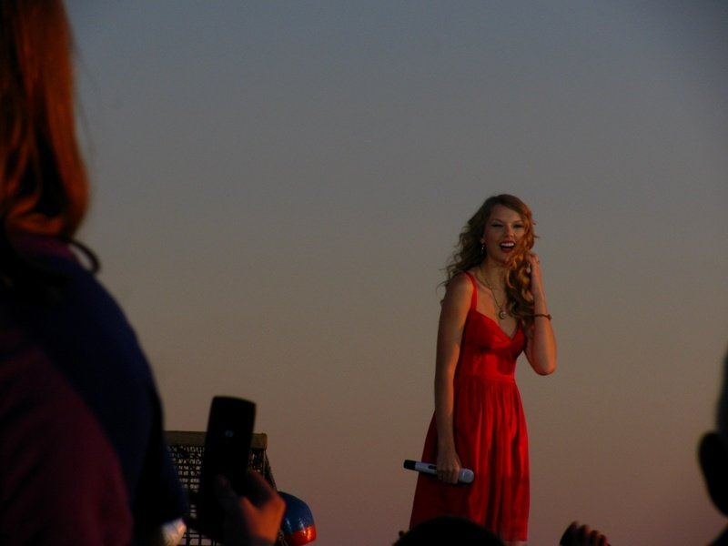 Taylor Swift at CMT Premieres: Taylor Swift "Mine" — photo 39