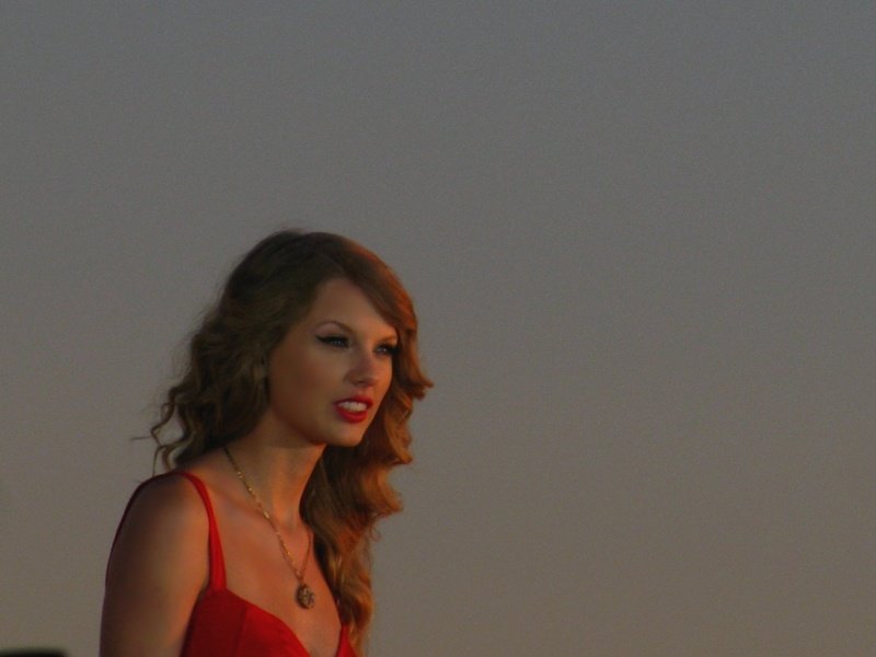 Taylor Swift at CMT Premieres: Taylor Swift "Mine" — photo 40