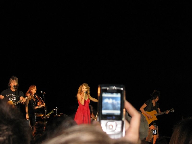 Taylor Swift at CMT Premieres: Taylor Swift "Mine" — photo 47