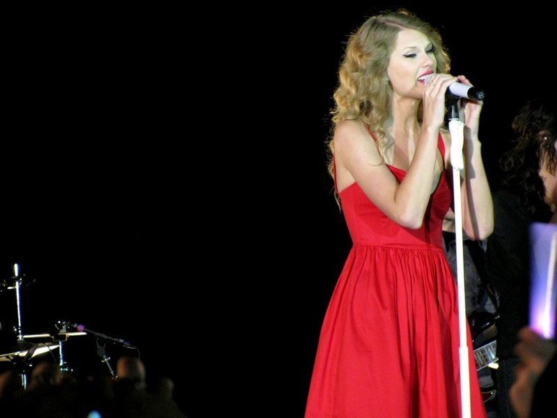 Taylor Swift at CMT Premieres: Taylor Swift "Mine" — photo 49