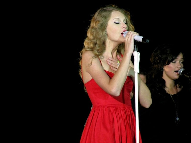 Taylor Swift at CMT Premieres: Taylor Swift "Mine" — photo 53