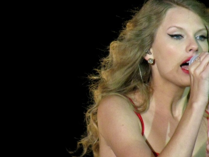 Taylor Swift at CMT Premieres: Taylor Swift "Mine" — photo 56